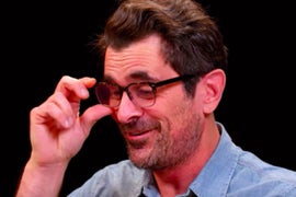 ‘Modern Family’ Star Ty Burrell Fears Death by Buffalo Wings on ‘Hot Ones’ (Video)
