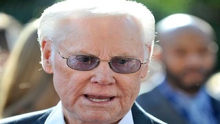 George Jones’ Widow and Cracker Barrel – Yes, Cracker Barrel – Sued Over Posthumous Album Release