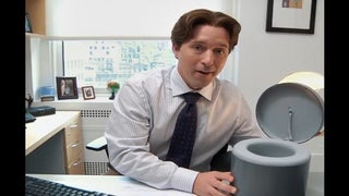 ‘SNL’: Beck Bennett Keeps Up His Productivity By Pooping In His Office Supplies (Video)