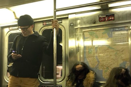 Um, Daniel Day Lewis Still Uses a Flip Phone (Photo)