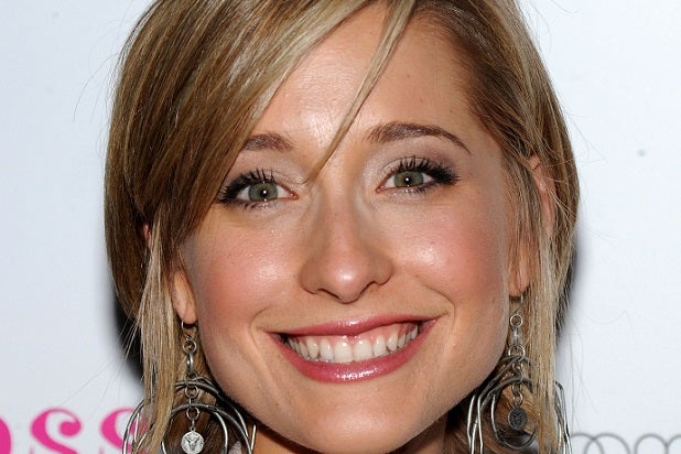 Smallville Star Allison Mack Accused Of Recruiting For Nxivm Group