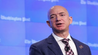 Jeff Bezos Says National Enquirer Threatened to Publish His Nude Selfie