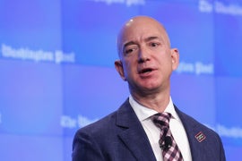 Jeff Bezos Says National Enquirer Threatened to Publish His Nude Selfie