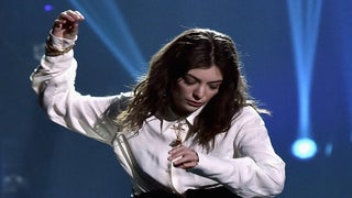 Lorde Apologizes for ‘Extremely Poorly Chosen’ Whitney Houston Quote on Bathtub Instagram Pic