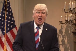 ‘SNL’: Alec Baldwin’s Donald Trump Proves He Can Read, Admits He Doesn’t Care About America (Video)