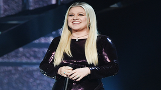 Kelly Clarkson Insists She Never Called Miley Cyrus a ‘Pitchy Stripper’ (Video)