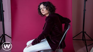 Sara Gilbert Says ‘Roseanne’ Reboot Asked One Question: ‘How Do Politics Divide a Family?’ (Video)