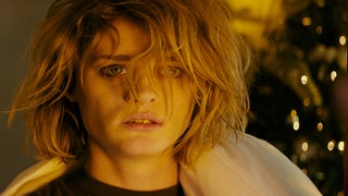 ‘Izzy Gets the F*ck Across Town’ Film Review: Mackenzie Davis Wanders Listlessly Through L.A., as Does the Film