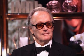 Hollywood Remembers Peter Fonda: “Raise a Glass to Freedom”