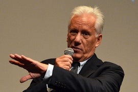 James Woods Urges Followers to Sell Twitter Stock Amid ‘Shadow Banning’ Outrage