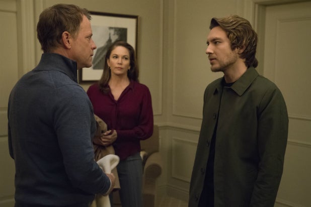 618px x 412px - House of Cards': First Look at Greg Kinnear, Diane Lane and ...