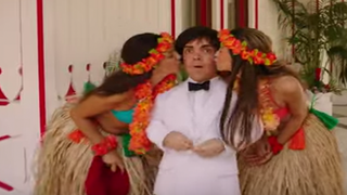 Peter Dinklage Is ‘The Man With the Golden Gun’ in Teaser Trailer for ‘My Dinner With Hervé’ (Video)