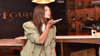 Party Report: Emily Ratajkowski Blows Kisses, ‘Stranger Things’ Kids Get a Real Scare (Photos)