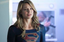 ‘Supergirl’: The CW Unveils Kara’s New Skirtless Supergirl Suit (Photo)