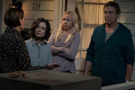‘The Conners’: Roseanne’s Family Returns Sans Roseanne in Sneak Peek at Spinoff (Photos)