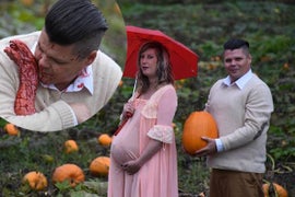 This Canadian Couple Went All ‘Alien’ for Their Maternity Photo Shoot