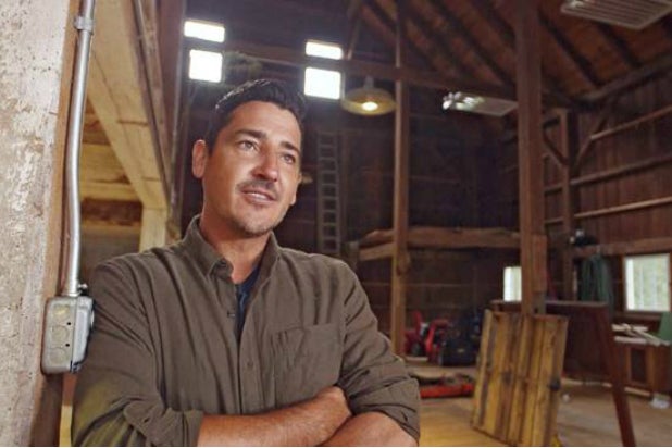 Jonathan Knight on HGTV's 'Farmhouse Fixer'