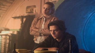 ‘Riverdale’ Stars Play Their On-Screen Parents in First Look at ‘Breakfast Club’ Tribute Episode