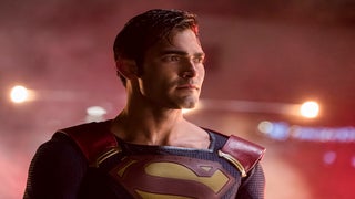 Arrowverse Crossover: First Look at Tyler Hoechlin’s New Superman Suit (Photo)