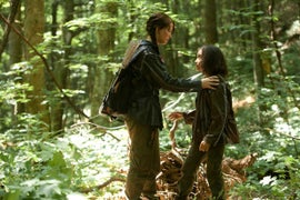 Jennifer Lawrence Taught Her ‘Hunger Games’ Co-Star Amandla Stenberg How to Pee in the Woods (Video)