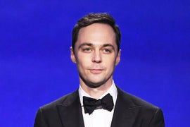 ‘Big Bang Theory’ Stars Jim Parsons and Mayim Bialik Go Head-to-Head in Behind-the-Scenes Look (Photo)