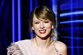 Taylor Swift and Her Patriotic Toenails Urge You to Vote Early (Photo)