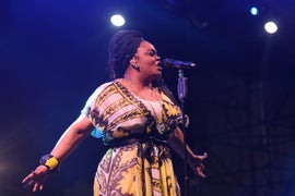 Jill Scott Gets Freaky With a Mic on Stage, Fans Freak Out (Video)