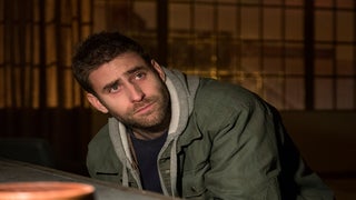 ‘Haunting of Hill House’ Star Oliver Jackson-Cohen Will ‘Get Shot’ if He Tells Us He’s in ‘Bly Manor’