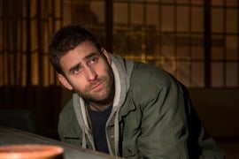 ‘Haunting of Hill House’ Star Oliver Jackson-Cohen Will ‘Get Shot’ if He Tells Us He’s in ‘Bly Manor’