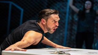 ‘The Resistible Rise of Arturo Ui’ Theater Review: Raul Esparza Sends Up Hitler in the Age of Trump