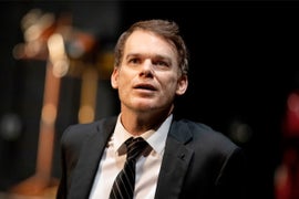 ‘Thom Pain (Based on Nothing)’ Theater Review: Michael C Hall Turns Nothingness Into High Art