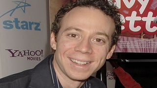 ‘Big Bang Theory’ Star Kevin Sussman Makes a Shady Offer in Behind-the-Scenes Look (Video)