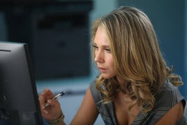 ‘Dirty John’: Juno Temple on Veronica’s ‘You Know I’m Right’ Attitude Heading Into Finale (Video)
