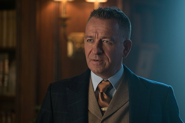 Sean-Pertwee-Pennyworth-Gotham.jpg