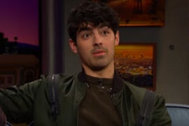 Joe Jonas Needs a Teleprompter to Sing His Own Jonas Brothers Songs (Video)