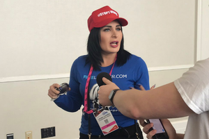 Laura Loomer=