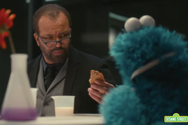 Cookie Monster Helps ‘Westworld’ Residents Dolores and Bernard Understand Each Other – Using Cookies (Video)