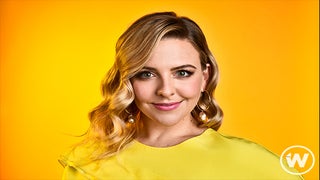 ‘The Other Two’ Star Heléne Yorke on Finding Her Comedy Style While Working With ‘SNL’ Vets and ‘Like, 400 Props’ (Video)