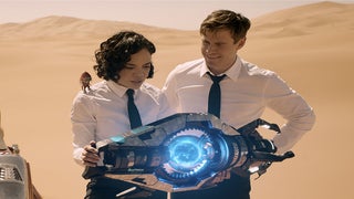 ‘Men in Black International’ Film Review: Chris Hemsworth and Tessa Thompson Outcharm a By-the-Numbers Script