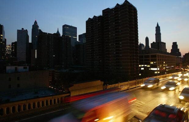 Manhattan Blackout Leave 42 000 People Without Power