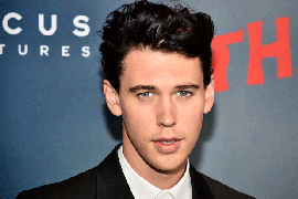 Watch Elvis Biopic Star Austin Butler Sing and Play Guitar in 2012 Sitcom ‘Are You There, Chelsea?’ (Video)
