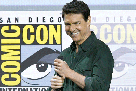 Tom Cruise Surprises Hall H With ‘Top Gun: Maverick’ Appearance