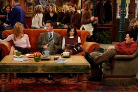 ‘Friends’ 25th Anniversary Fan Photo Op Draws Manhattan Neighborhood Protest