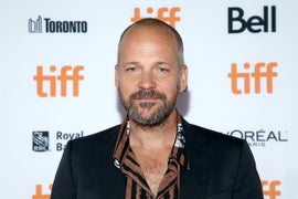 Peter Sarsgaard Joins Robert Pattinson, Zoe Kravitz in Matt Reeves’ ‘The Batman’