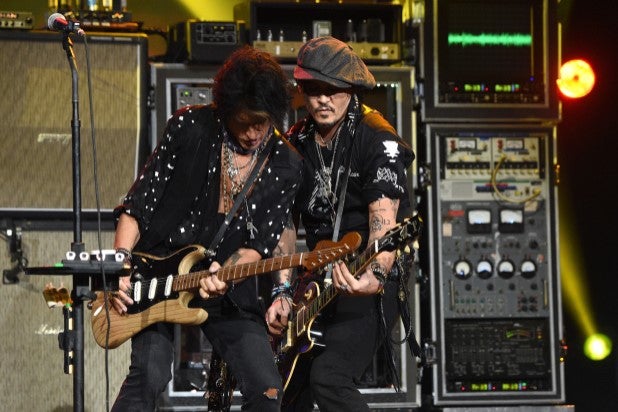 https://www.thewrap.com/wp-content/uploads/2020/01/6-MusicCares-Perry-and-Depp.jpg