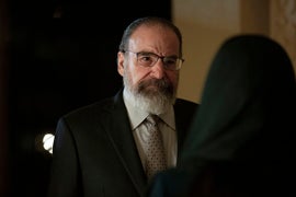 ‘Homeland’ Star Mandy Patinkin Blasts Trump Administration’s ‘War’ With the Intelligence Community