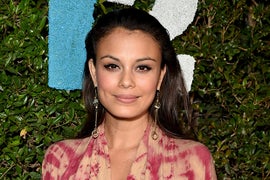 ‘The Baker and the Beauty’ Star Nathalie Kelley Gets Emotional Talking About Australian Wildfires: ‘Let’s Wake Up, Please’
