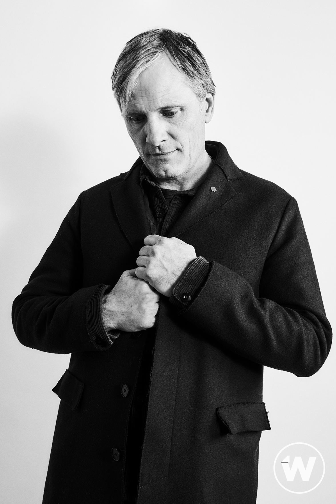 https://www.thewrap.com/wp-content/uploads/2020/01/Viggo-Mortensen-Falling.jpg