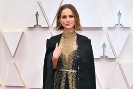 Oscars 2020: Natalie Portman Wears Cape Embroidered With Names of Female Directors Not Nominated (Video)