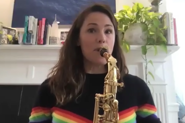 618px x 412px - Jennifer Garner and 'Sally the Sexy Saxophone' Perform a ...